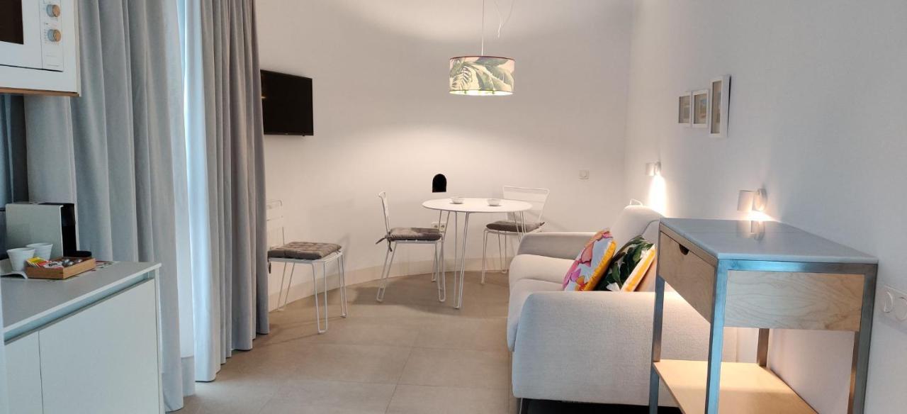 Apartamentos Y Estudios Centricos Conil Home Suite Conil De La Frontera Exterior photo